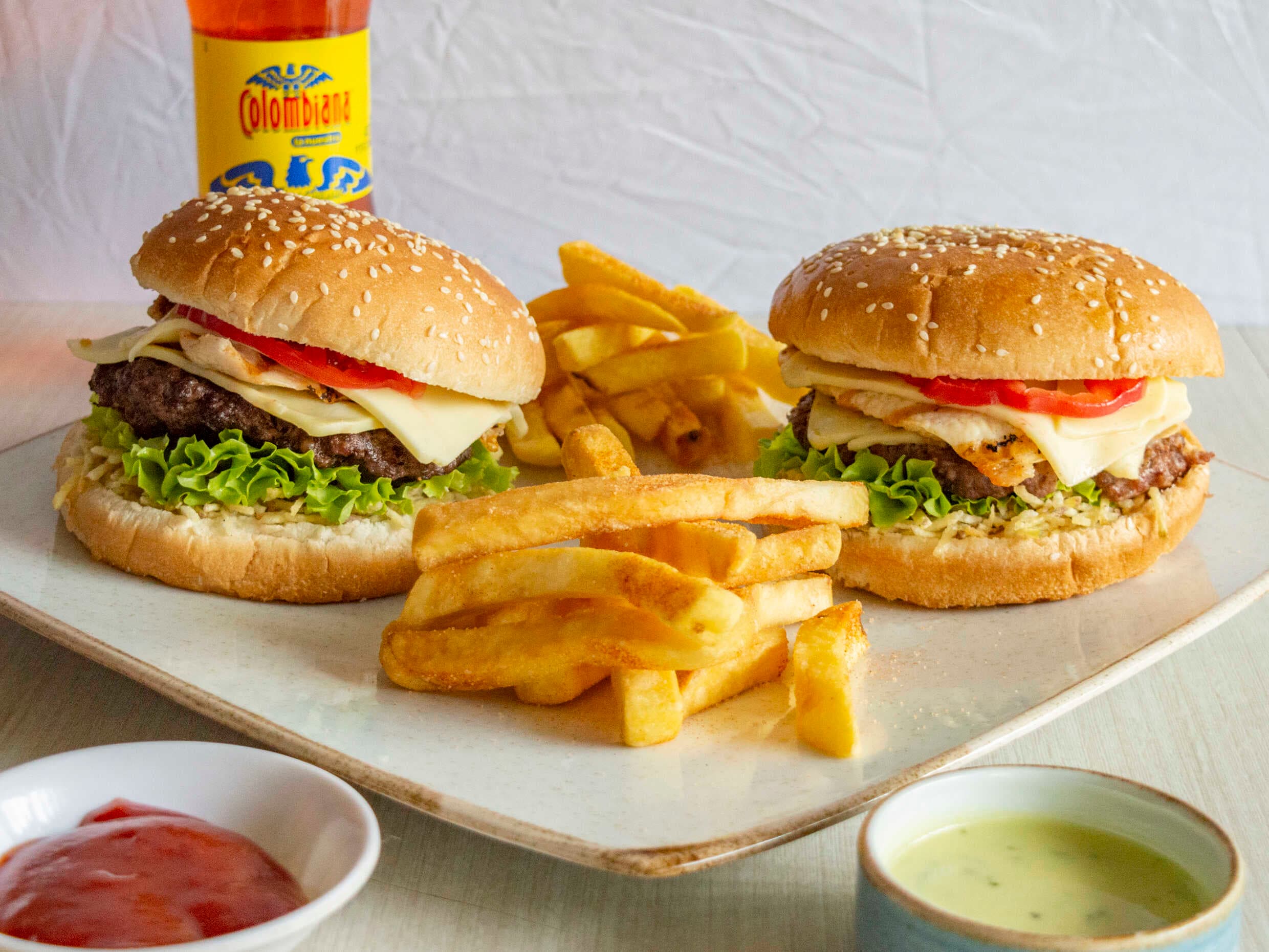 combo pareja Hamburguesa Mixta+papas+gaseosa