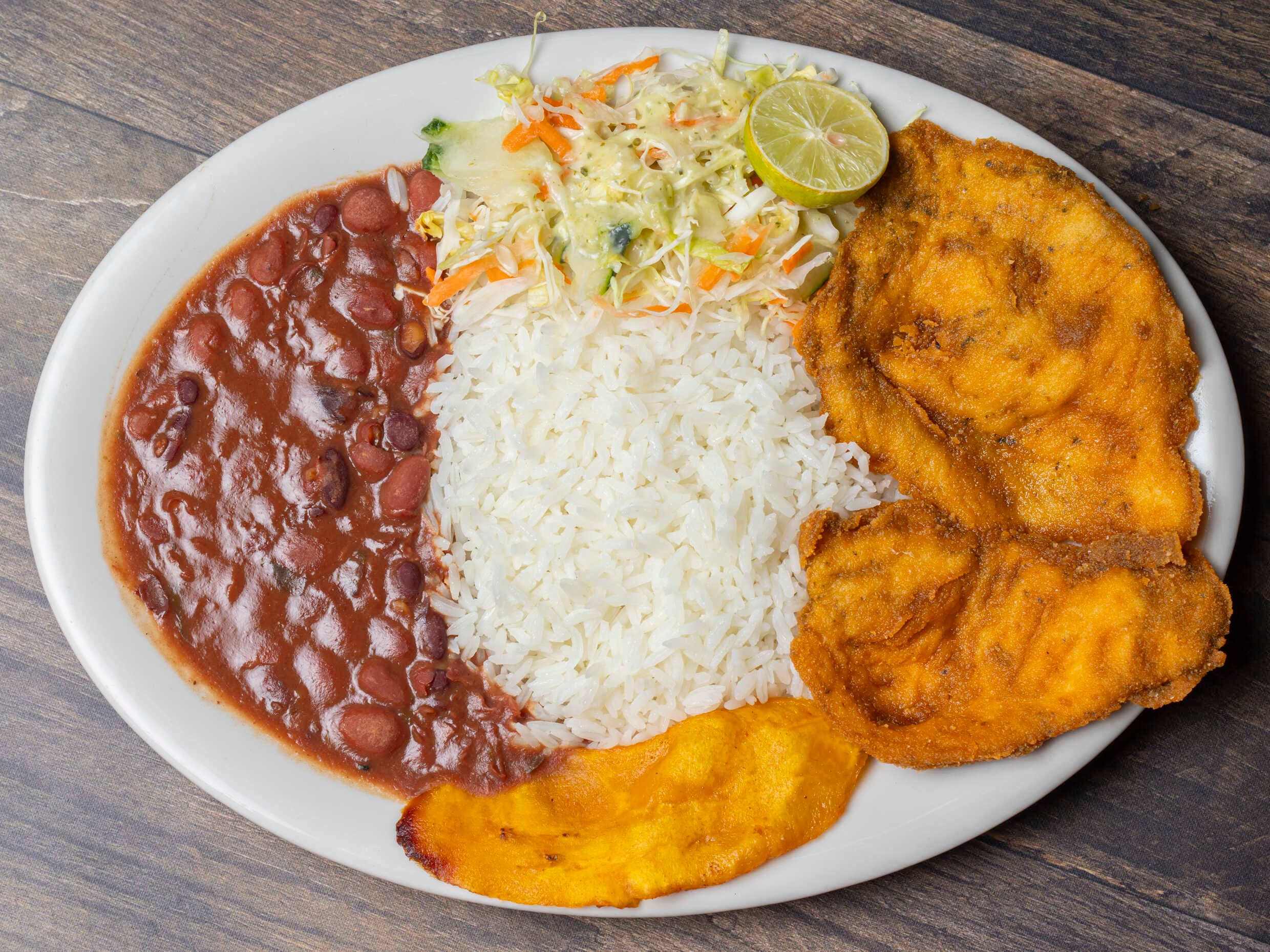 Combo Almuerzo Bandeja con Chuleta de Pollo