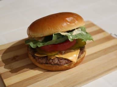 The Classic Cheeseburger