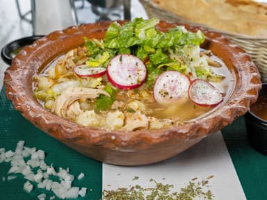Medio Litro Pozole