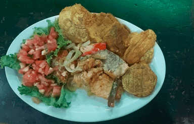 Rice and Beans con Pescado Empanizado+Bebida