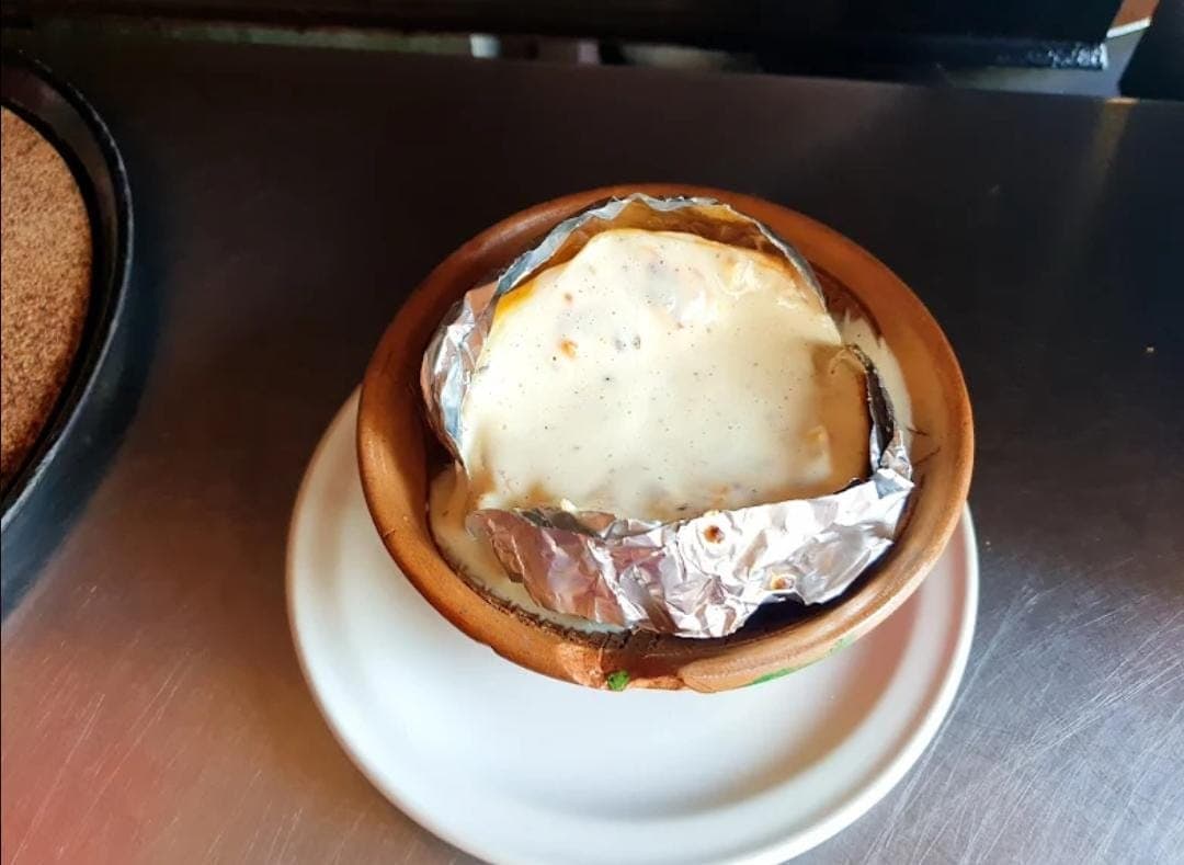 Papas con Tocino y Queso Gratinado