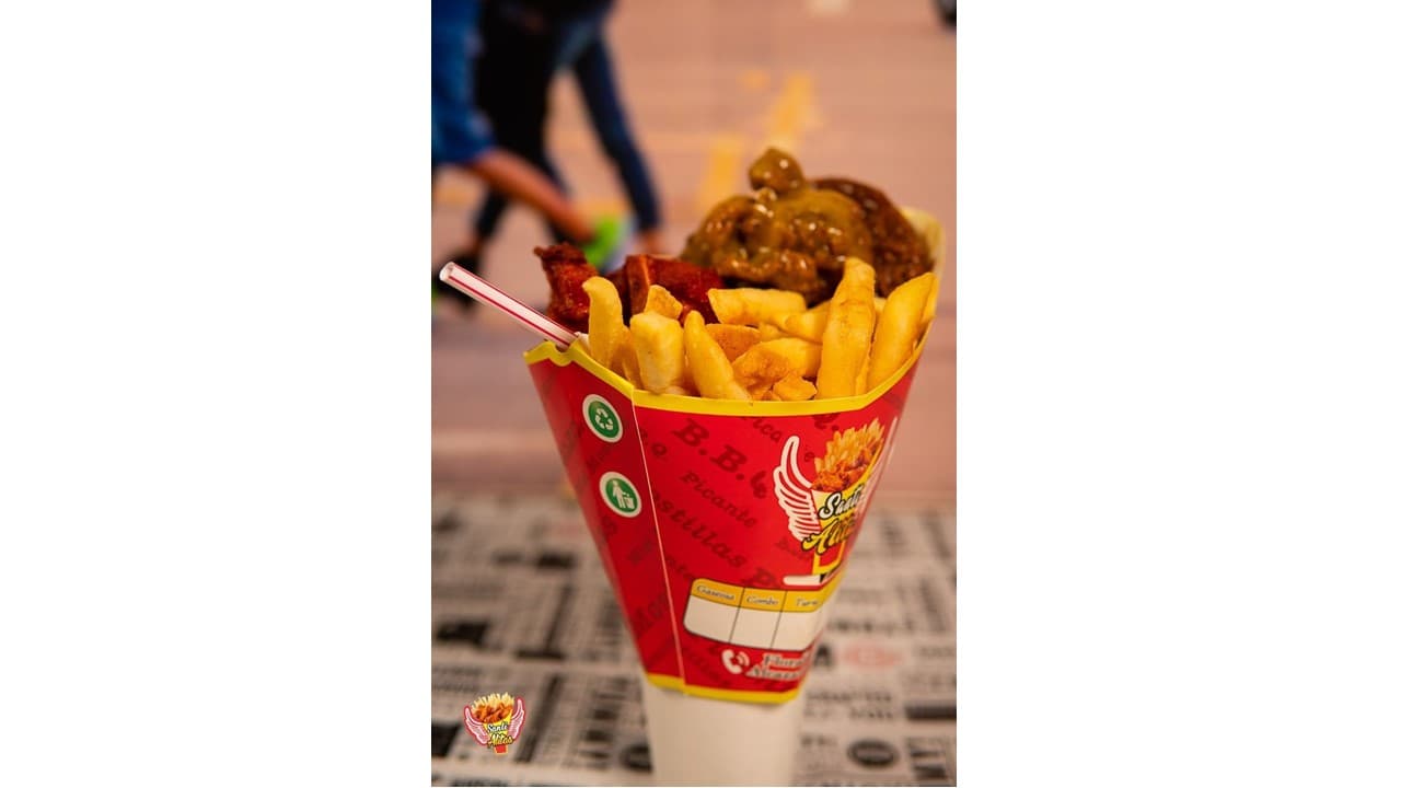 (Combo 8) 6 Alitas + Papas + Bebida