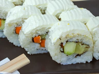 Combo Maki y Yakimeshi