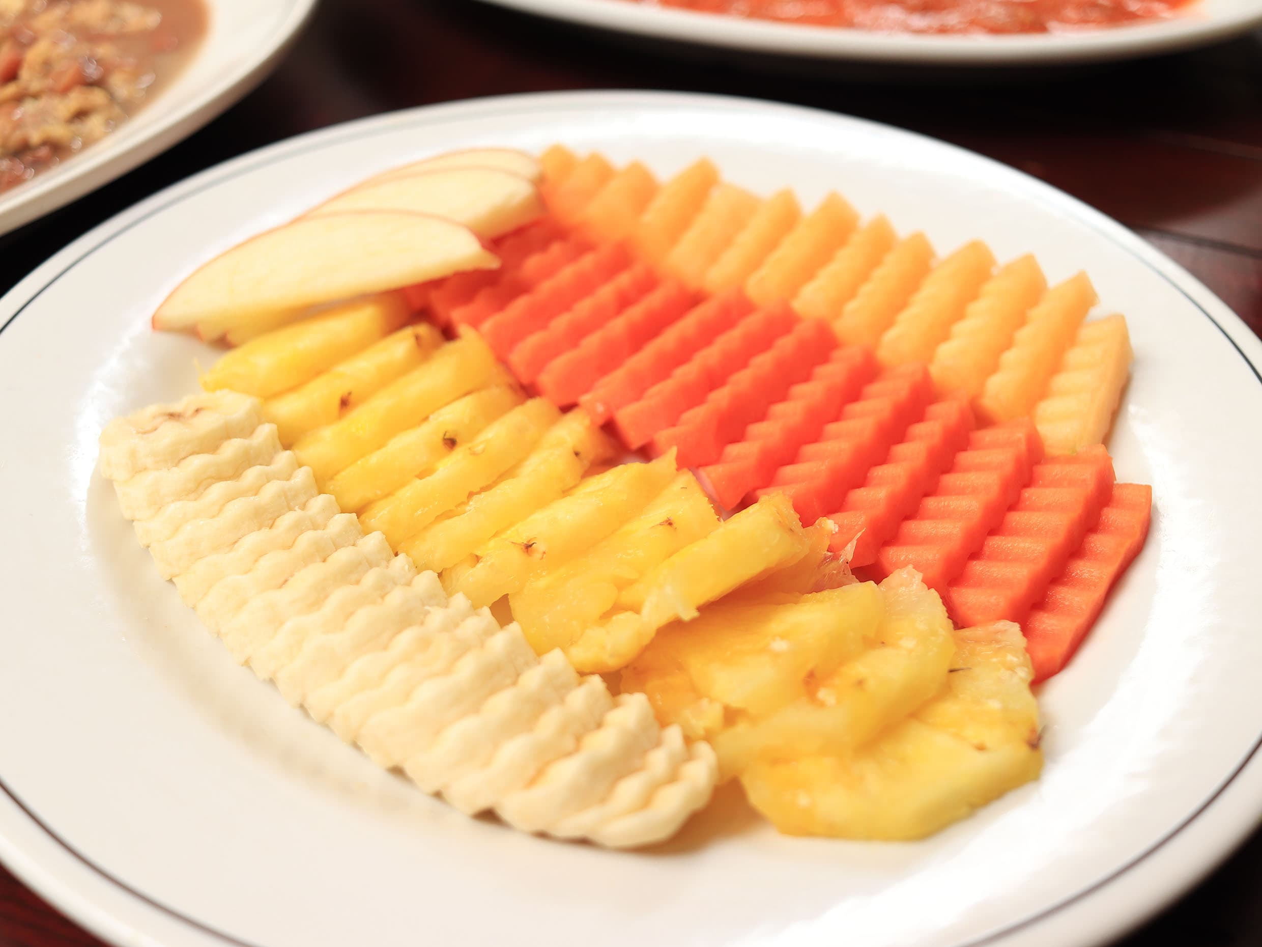 Plato de Frutas de Temporada con Yogurth Chico