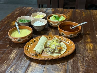 Dos Tacos Orientales con Queso.