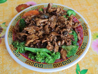 Res y cerdo con Brócoli