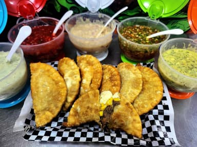 Empanada de Ojaldre Criolla