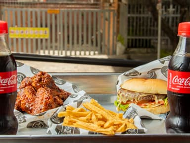 Combo Alitas + Hamburguesa + 2 Bebidas 250