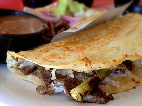 Quesadilla Harina de Carne Asada + Torta de Adoba