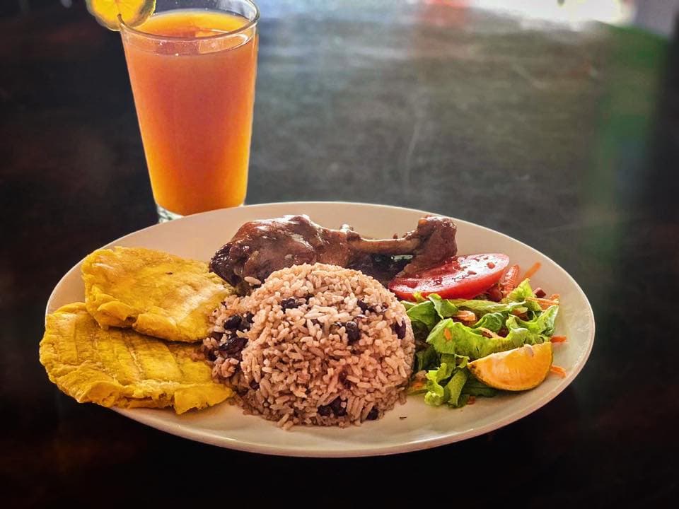 Caribbean Rice And Beans + Bebida