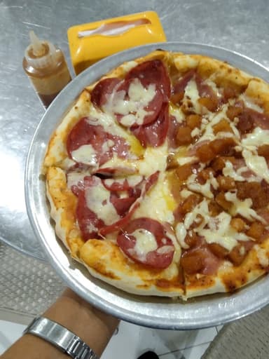 Pizza Personal Pollo, Jamón y Salami