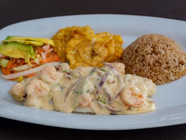 Róbalo en Salsa de Camarón