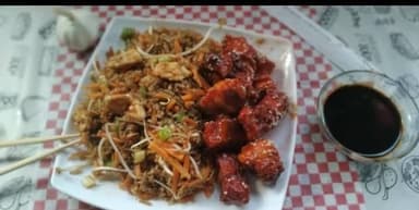 Arroz Chino Personal con Costilla Ahumada y Papas