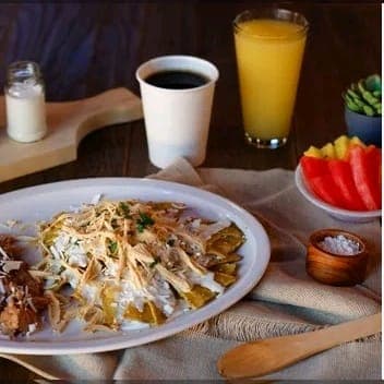 Combo-Chilaquiles verdes con pollo