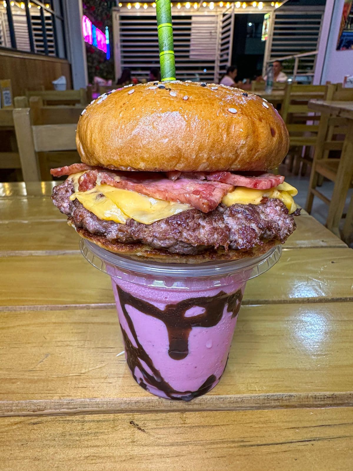 Combo Eiffel Hamburguesa + Malteada