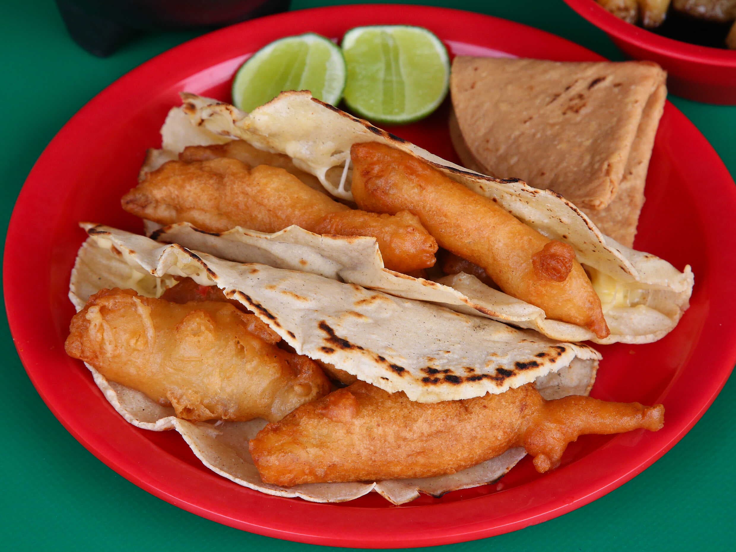 Quesadilla Maíz de Pescado Capeado