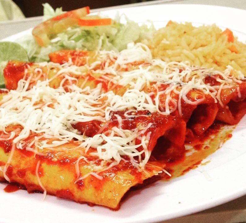 Enchiladas + Agua