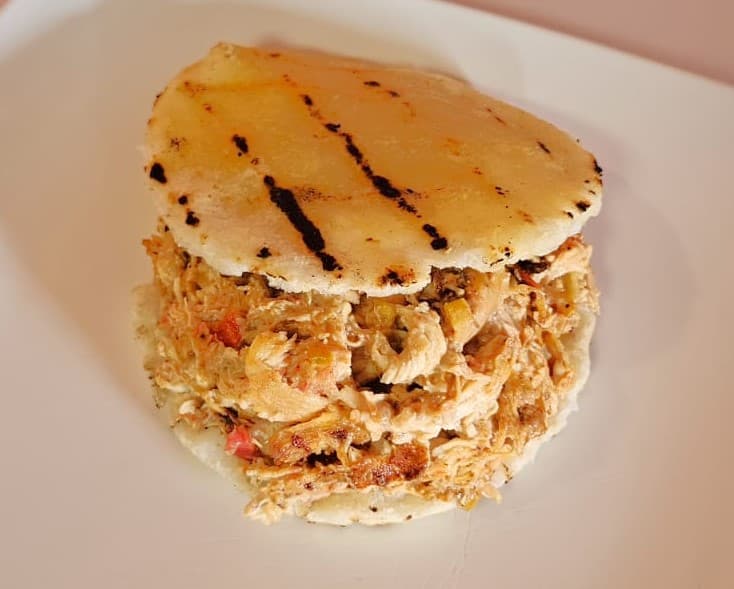 Arepa Rellena de Pollo