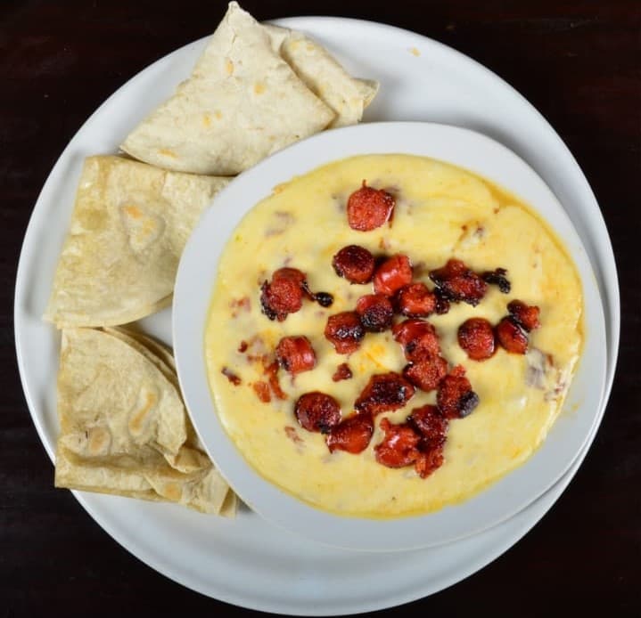 Queso Fundido con Chorizo