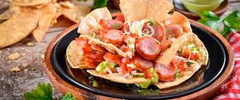 Nachos con Salchicha