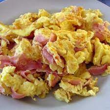 Huevos con salchicha