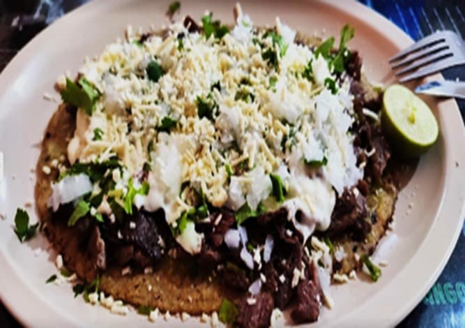 Sope de Bistec o Chorizo