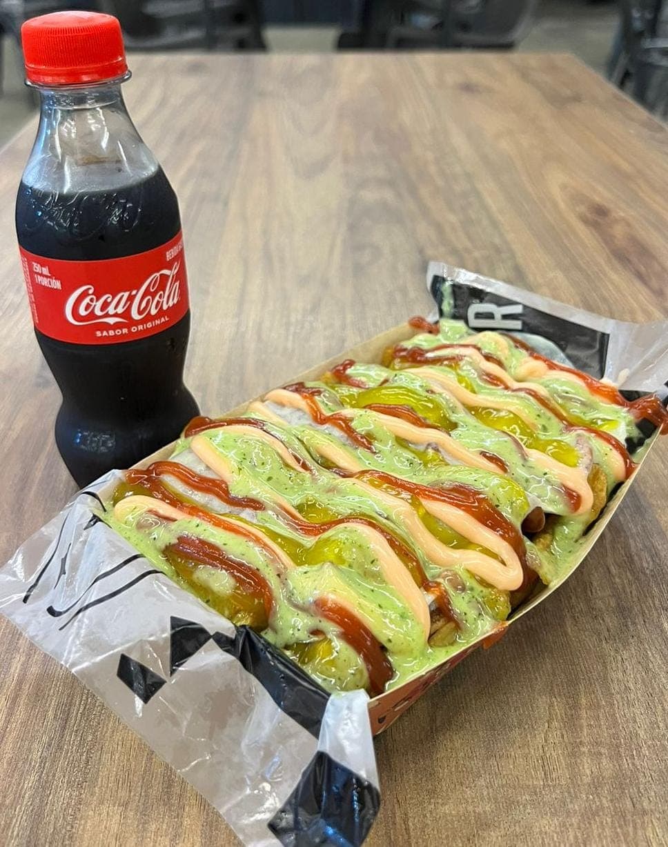 La Salchiqueso Persona + 1 Coca Cola