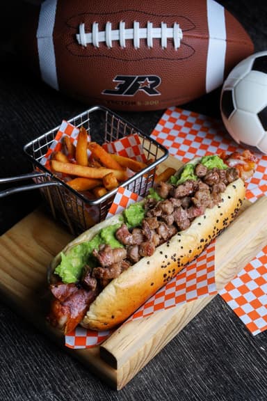 Hot dog picaña y guacamole