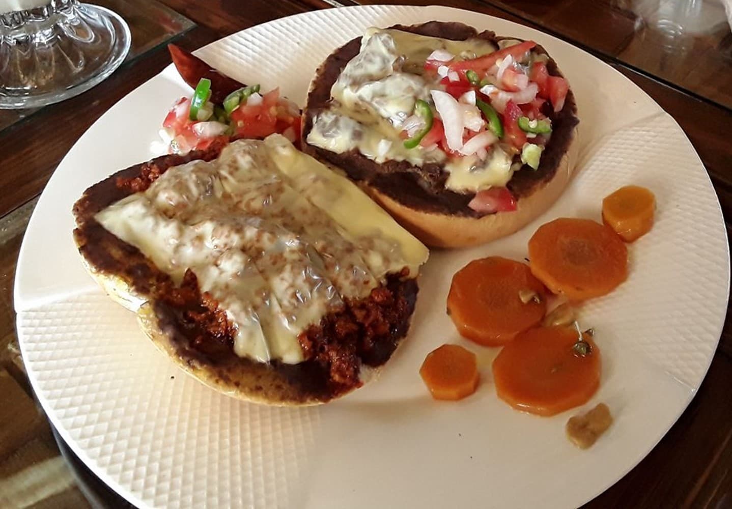Molletes con Salchicha Oaxaqueña