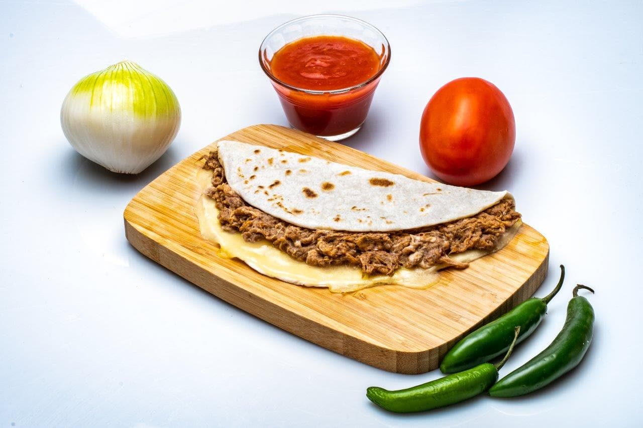 2 Quesadillas de Carne Asada