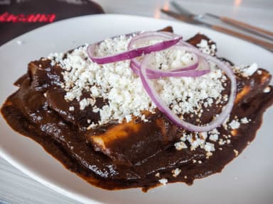 Enchiladas de Mole o Suizas