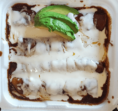 Enchiladas Rojas con Queso
