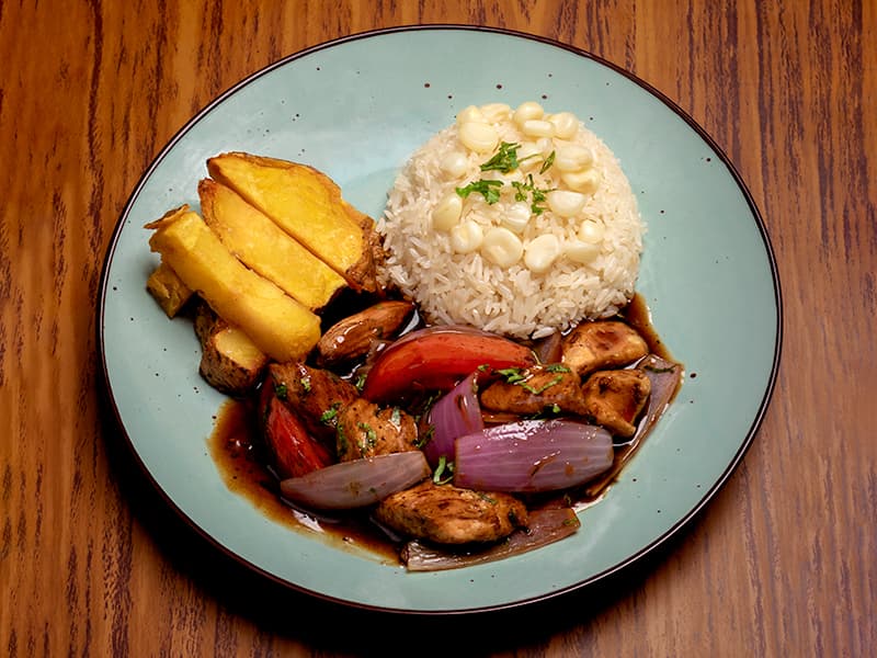 Pollo Saltado