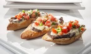Molletes con Pollo