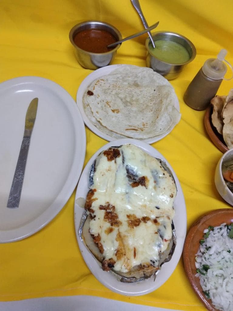 Papa con Bistec y Queso
