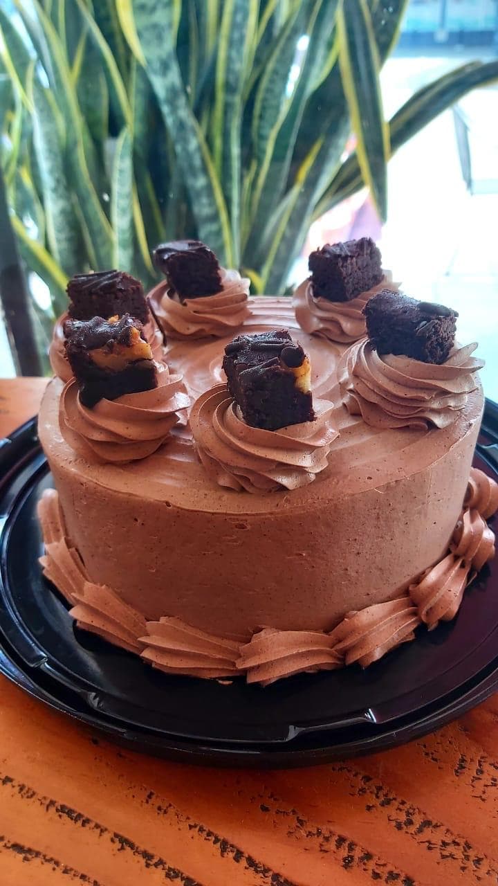 Pastel Fantasía Chocolate (4 Rebanadas 6 Pulgadas)