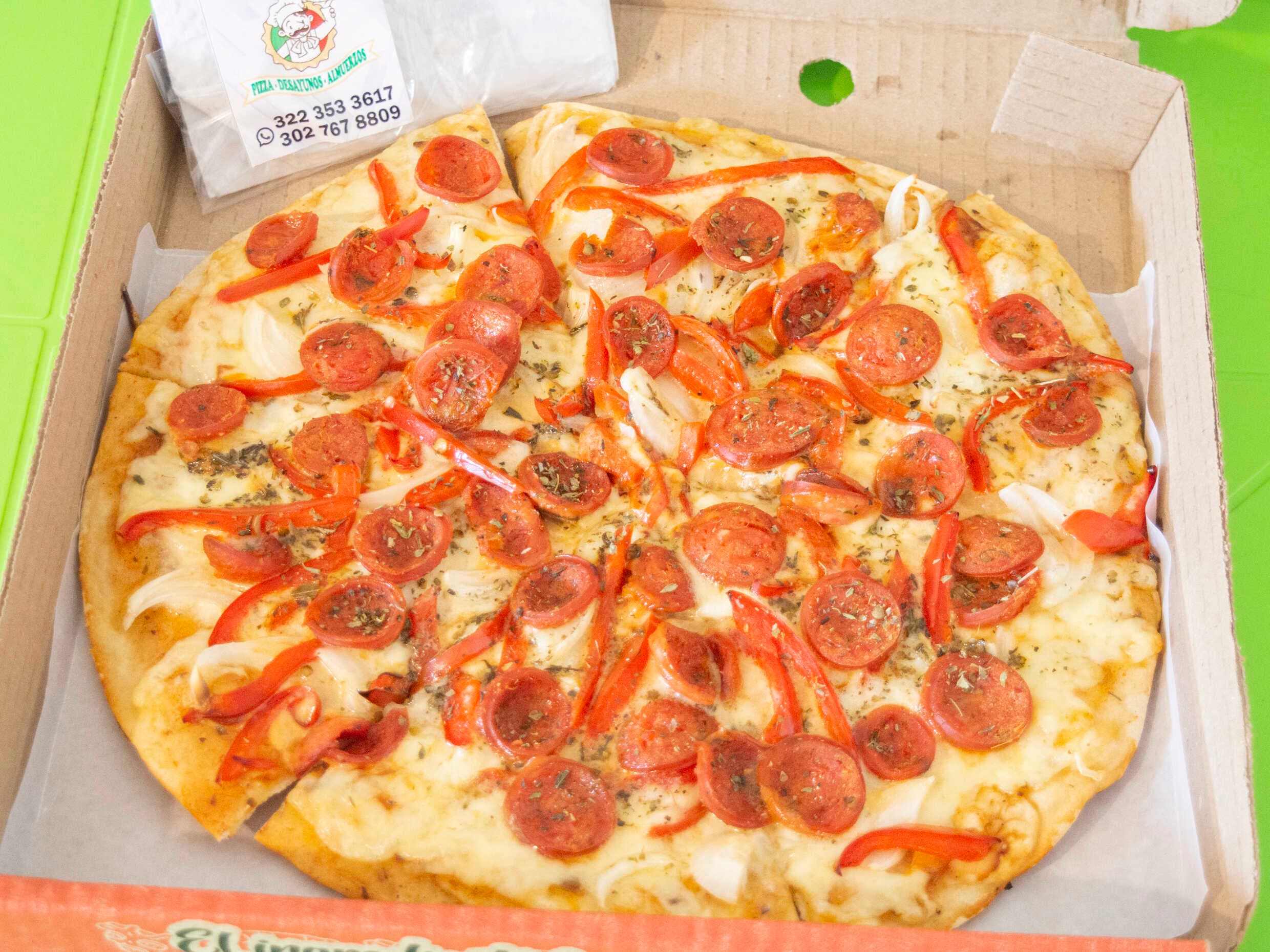 Pizza Chorizo Pimentón Cebolla