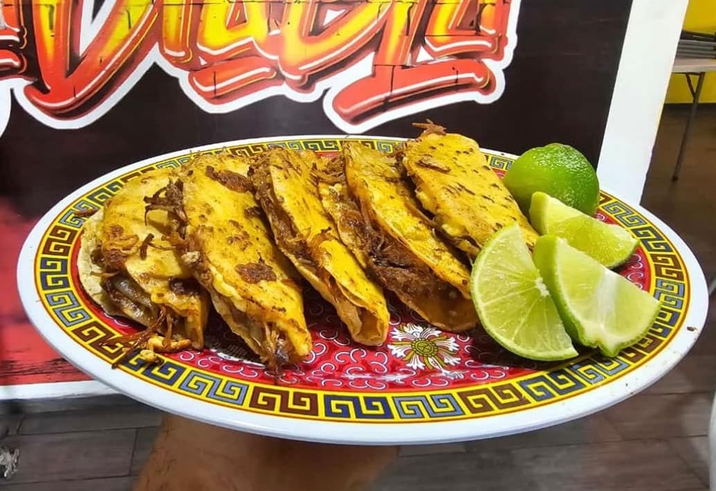 Orden de QuesaTaco de Birria