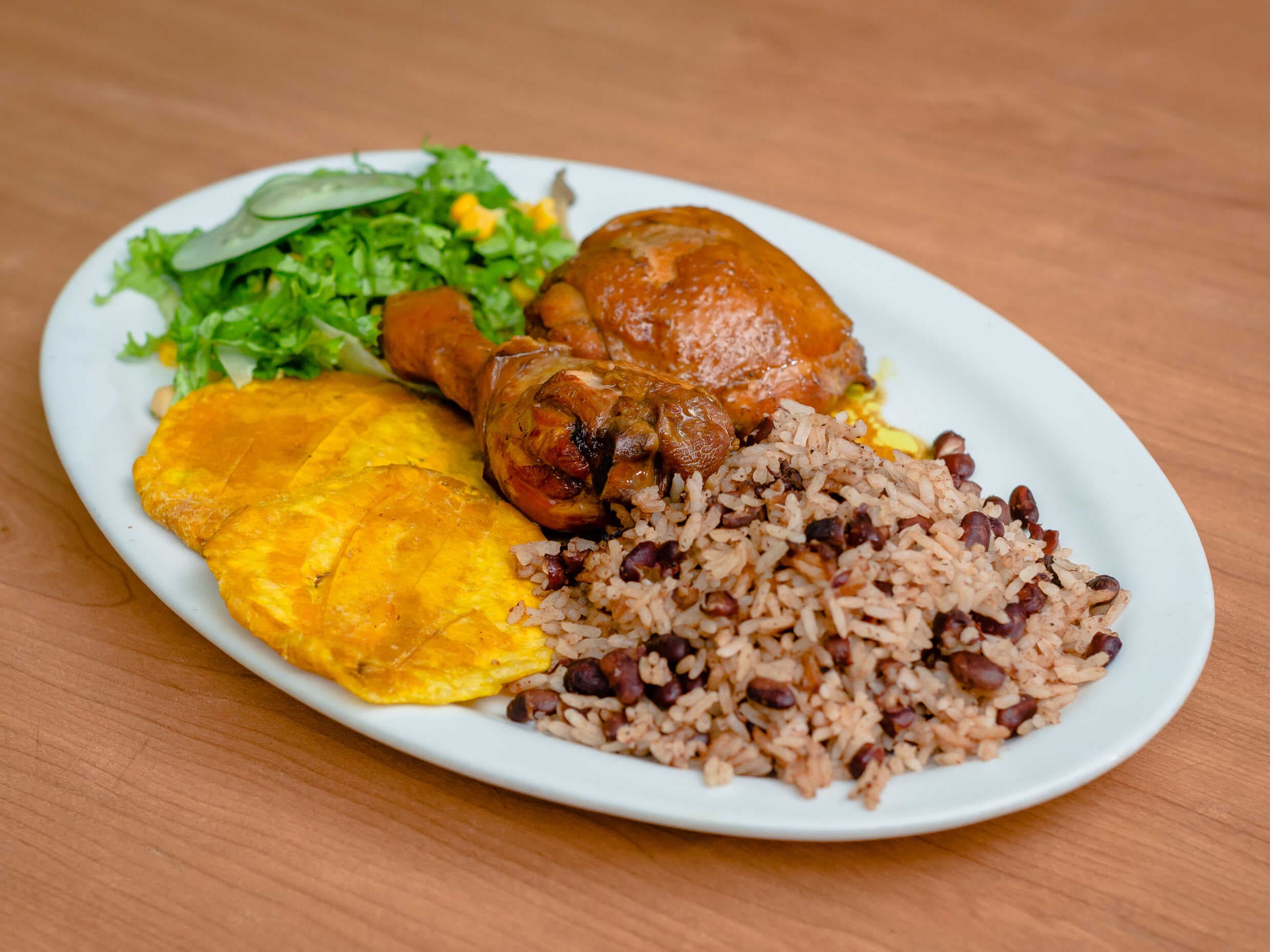 Rice and Beans con Pollo Jumbo + Bebida