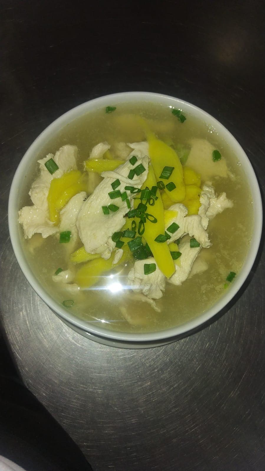 Caldo de Pollo con Kion