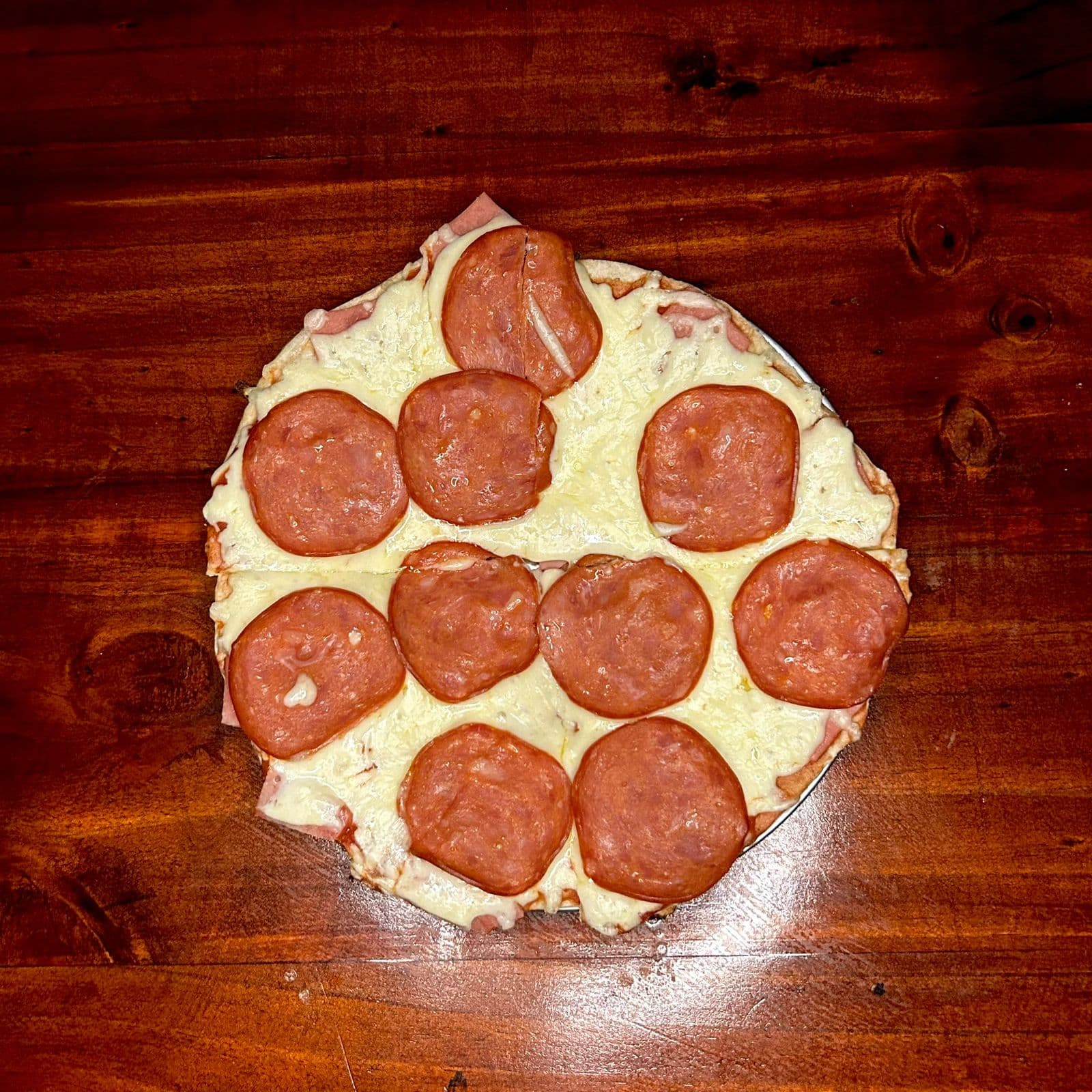 Pizza pepperoni+ pollo con champiñones