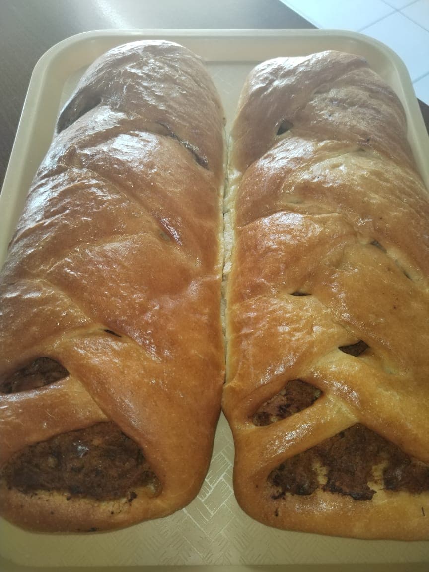Pan Relleno con Carne Mechada