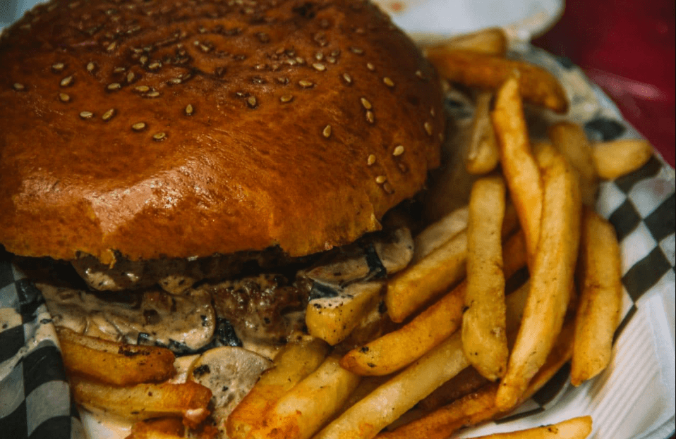 # 3- 1 HAMBURGUESA A ELEGIR + 1/2  KG DE BONELESS