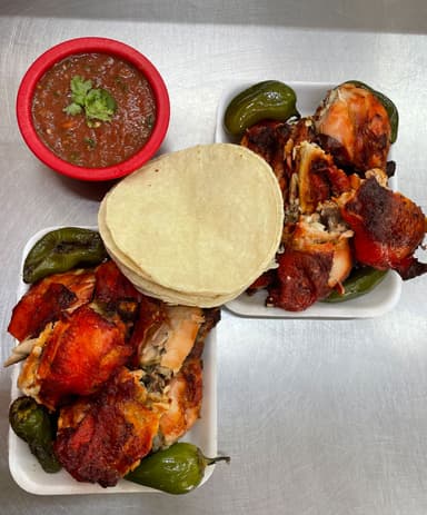 2 ordenes de pollo, salsa y tortillas