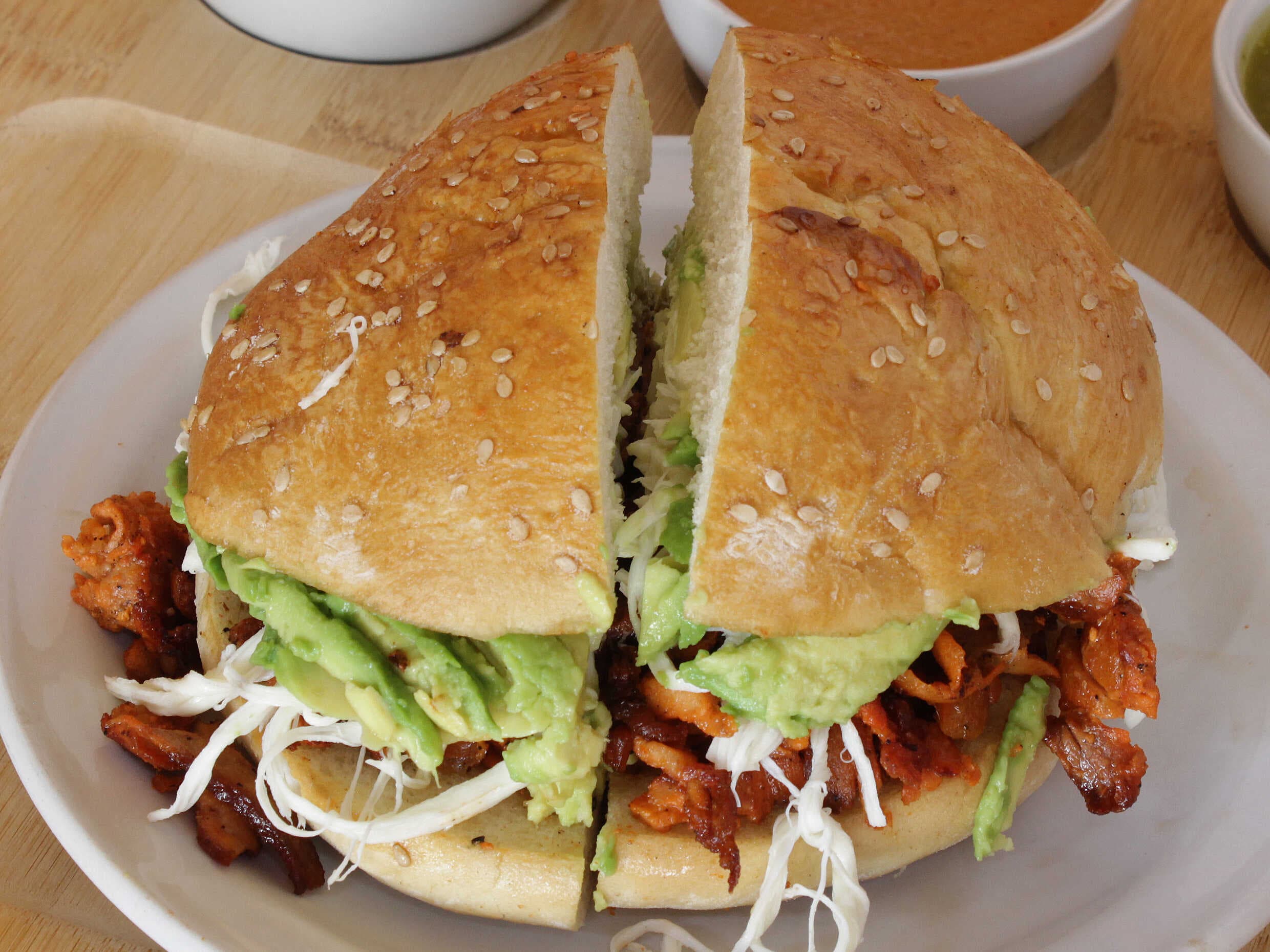 CEMITA AL PASTOR + 1/2L AGUA DE SABOR