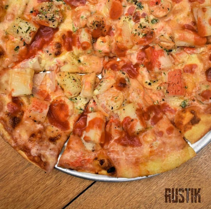 Pizza Camarón, Palmitos y tilapia