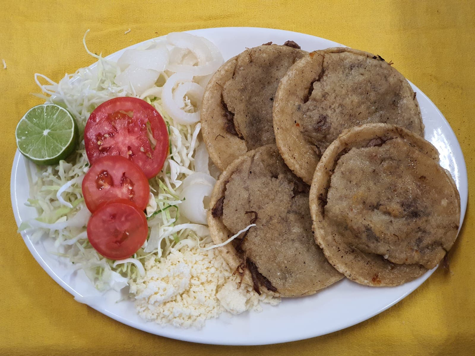 Gorda de Mole con Puerco