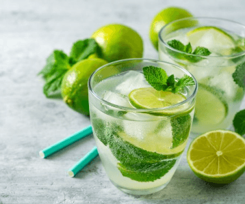 Agua de Limón con Hierbabuena