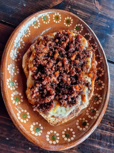 Mollete de Huevo con Chorizo